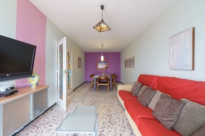 TV - Agi Avenida 5B Apartamento for rent in Roses Girona. (Rosas / Roses)