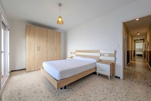 4 dormitorios, tabla de planchar con plancha, wifi gratis y ropa de cama