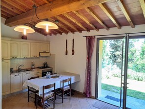 Fridge, oven, stovetop, coffee/tea maker - Tuscany countryside appartment with pool (Reggello FI)