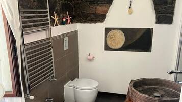 Dusche, Haartrockner, Bidet, HandtĂŒcher