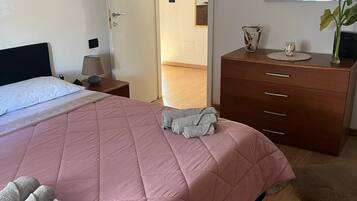 3 camere, ferro/asse da stiro, Wi-Fi gratuito, lenzuola