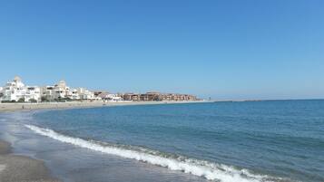 Una spiaggia nelle vicinanze