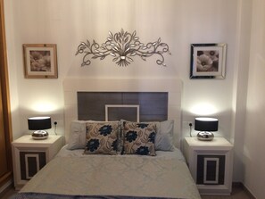 5 bedrooms, iron/ironing board, free WiFi, bed sheets
