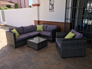 Terrace/patio - Modern 5 bed Villa with pool and private parking on Spanish & Portuguese border (Costa Esuri, Ayamonte)