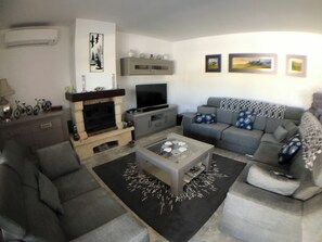 Smart TV, fireplace, DVD player, books