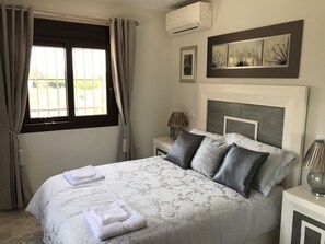 5 bedrooms, iron/ironing board, free WiFi, bed sheets