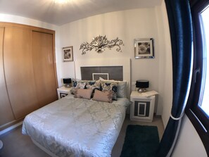 5 dormitorios, tabla de planchar con plancha, wifi gratis y ropa de cama