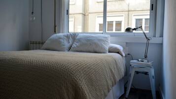 2 slaapkamers, een strijkplank/strijkijzer, wifi, beddengoed