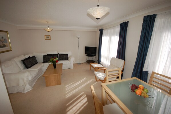 Smart TV, DVD player, stereo