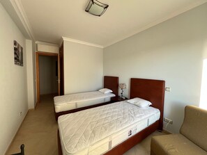 3 bedrooms, in-room safe, iron/ironing board, free WiFi