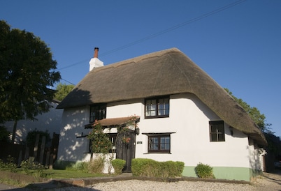 Lovely cottage & garden.  5 min drive from Paultons Park, home of Peppa Pig