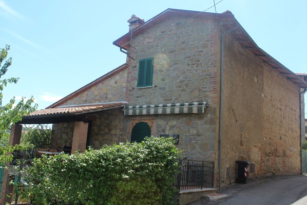 Exterior - Farmhouse in a medieval village between Umbria and Tuscany (Casaltondo)