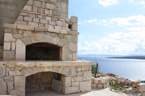 Property grounds - Beautiful large and luxurious family-friendly 'stonehouse' with stunning sea views (Jelsa)