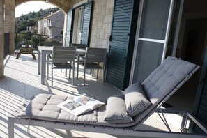 Outdoor dining - Beautiful large and luxurious family-friendly 'stonehouse' with stunning sea views (Jelsa)