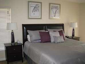 4 slaapkamers, een strijkplank/strijkijzer, reisbedje, gratis wifi