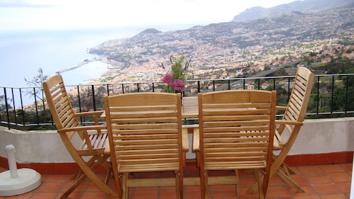 Spacious apartment, Splendid view on sea and mountains