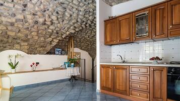 KĂŒhlschrank, Mikrowelle, Ofen, Herdplatte