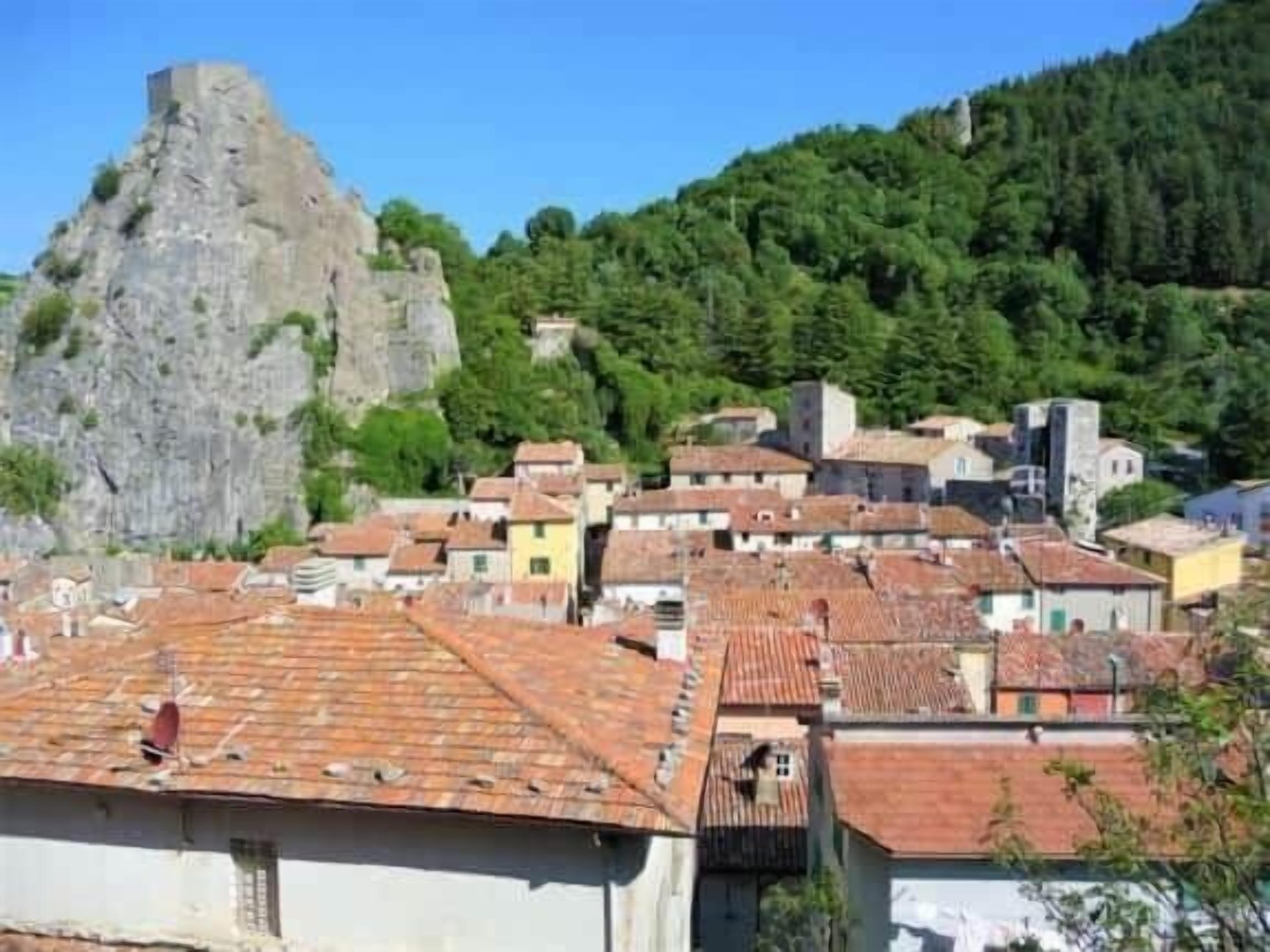 Roccalbegna, 15 mins
