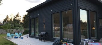 Modern Scandinavian family house by forest, lake & 15 mins from Stockholm centre