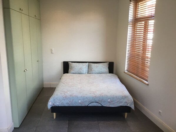 1 bedroom, iron/ironing board, WiFi, bed sheets - SPECIAL RATE AVAILABLE "Spacious Self Contained Studio” (Hallines)