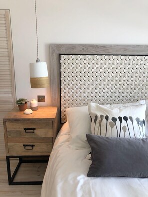 4 chambres, fer et planche à repasser, accès au Wi-Fi (inclus)
