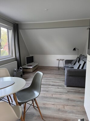 TV, foosball, stereo - Cool, high-quality apartment on the Elbe, close to the city (Hamburg)