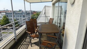 Unclassified image, 3 of 24, button - 5 rooms, up to 13 persons, terrace, luxurious furnishings, "lily" (Berlin)