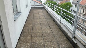 Unclassified image, 2 of 24, button - 5 rooms, up to 13 persons, terrace, luxurious furnishings, "lily" (Berlin)