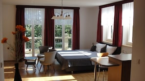 1 dormitorio, tabla de planchar con plancha, cuna de viaje y wifi gratis