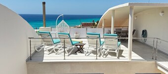 Villa with private pool and Free Wi-Fi, close to the sea, sheltered courtyard