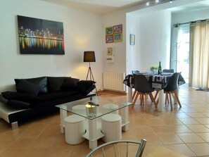 Télévision, lecteur de DVD, chaîne hi-fi