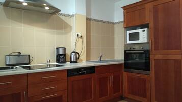 Refrigerador, microondas, horno, placa de cocina