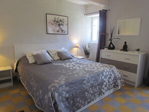 5 camere, una cassaforte in camera, ferro/asse da stiro