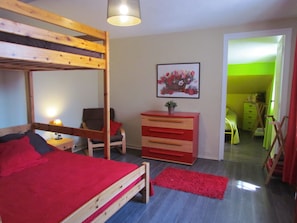 5 Schlafzimmer, Zimmersafe, Bügeleisen/Bügelbrett, Reisekinderbett
