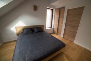 2 chambres, fer et planche à repasser, lit parapluie, Wi-Fi gratuit