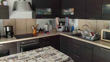 Fridge, microwave, oven, stovetop