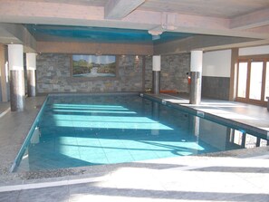 Inomhuspool och uppvärmd pool