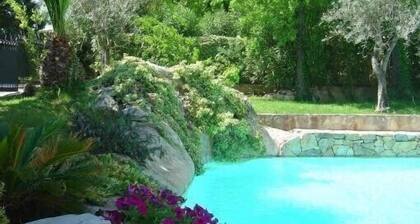 Mas charme 6 pers écrin verdure piscine cascade Grasse bl prestations