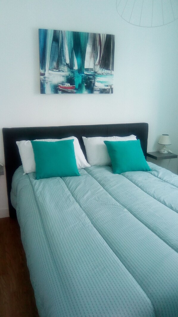 1 bedroom, iron/ironing board, bed sheets - ETEL: PORT & BEACHES (Étel)