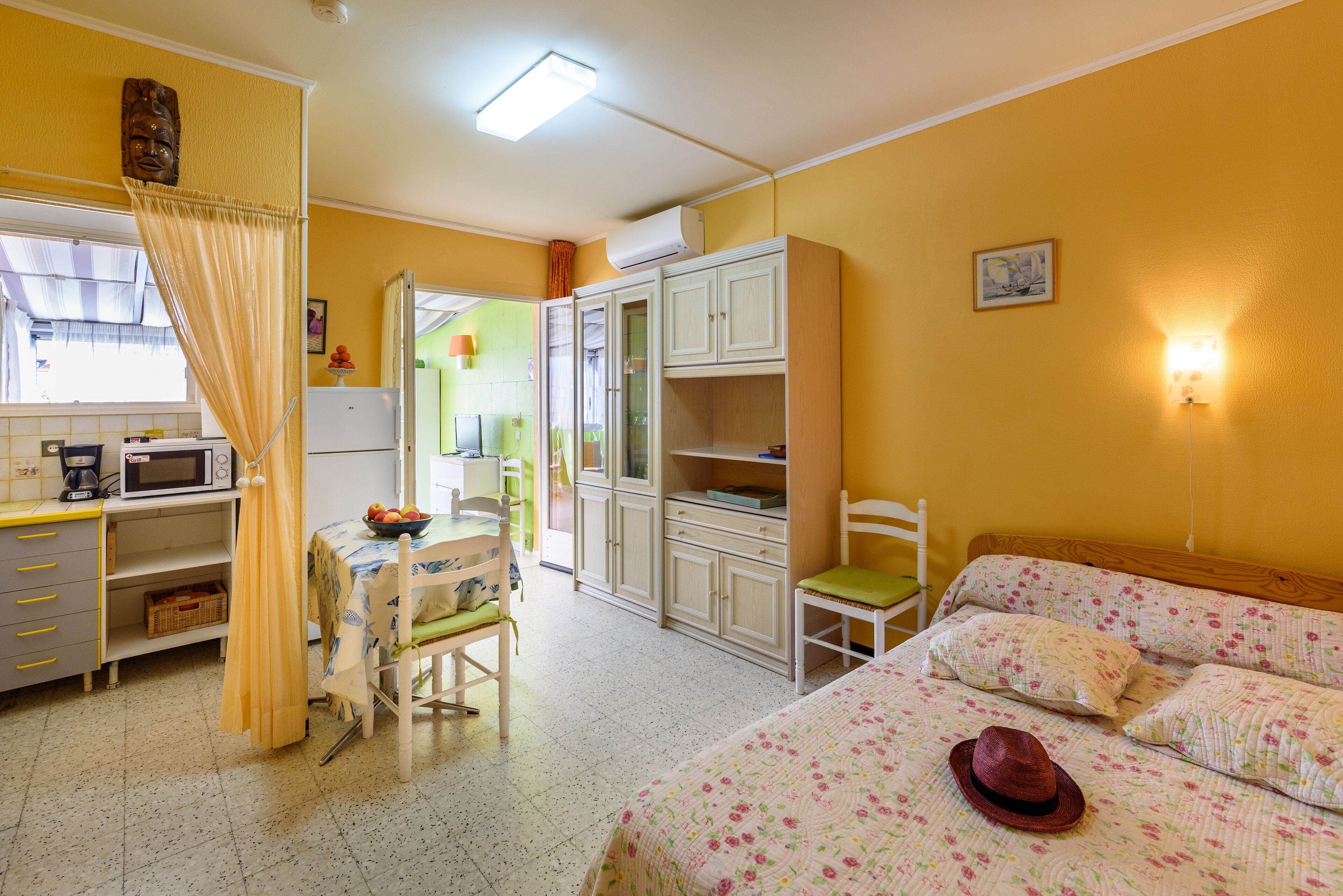 1 dormitorio, tabla de planchar con plancha, wifi