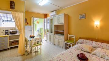 1 dormitorio, tabla de planchar con plancha, wifi