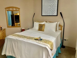 1 غرفة نوم وملاءات من القطن المصري ومكتب ومكواة/لوح كي