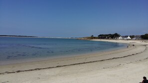 Una spiaggia nelle vicinanze