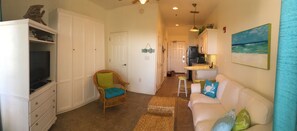 Smart-tv, dvd-afspiller, bøger, videobibliotek