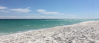 6月の巨大なお買い得情報！ 加熱プール*、エレベーター、ゴルフカート！