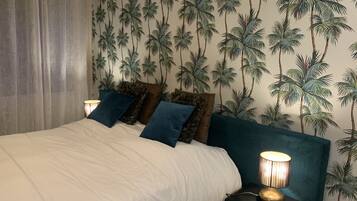 6 Schlafzimmer, Zimmersafe, BĂŒgeleisen/BĂŒgelbrett, Reisekinderbett