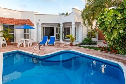 Location, location, location, private villa, pool, Vonage, Wifi, close to town