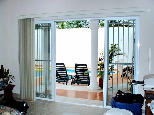 Location, location, location, private villa, pool, Vonage, Wifi, close to town