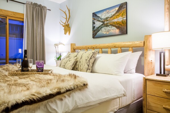 1 bedroom, desk, iron/ironing board, WiFi