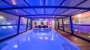 Een verwarmd zwembad